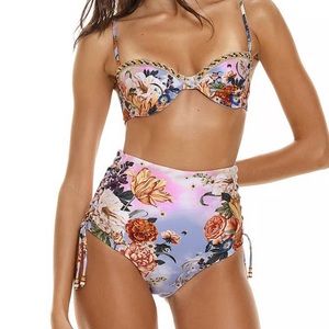 NWT Agua Bendita
Irene Bikini Top and Bottom set. Top XL Bottom L
